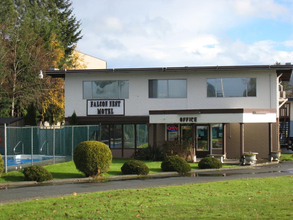 Falcon Nest Motel 3*